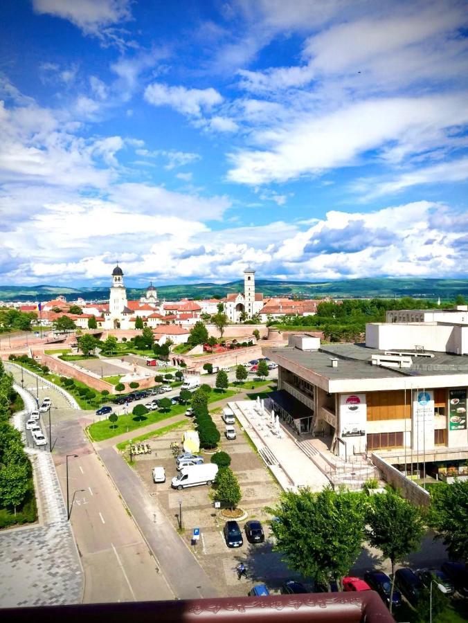 Midsummer Boulevard Apartment Alba Iulia Bagian luar foto