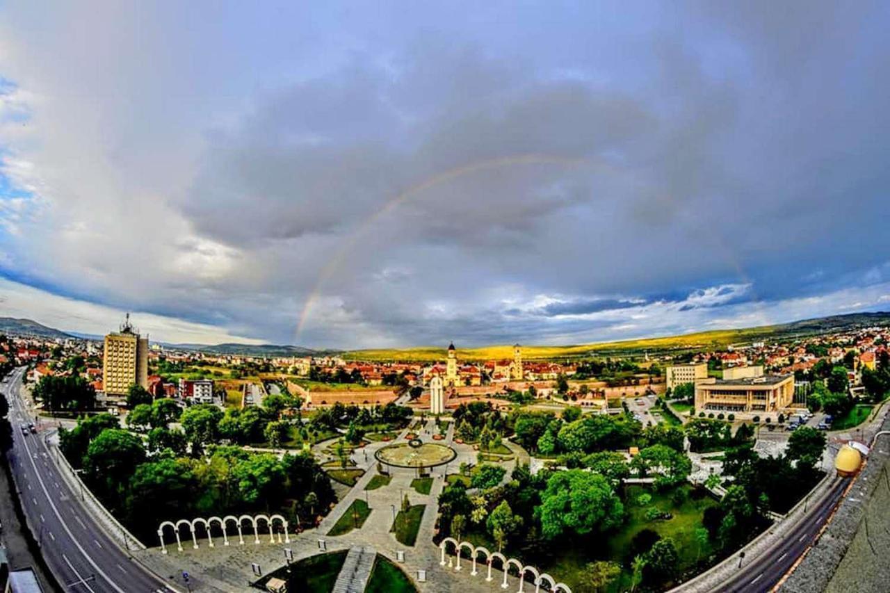 Midsummer Boulevard Apartment Alba Iulia Bagian luar foto